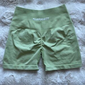 Alphalete Amplify shorts Frozen spring